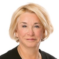 Nadine Lange Headshot